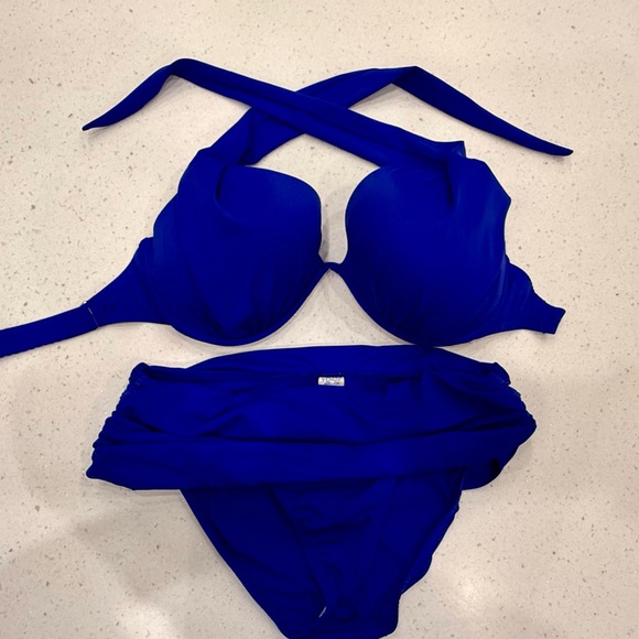 Venus Swim Haul!  4 full coverage bottoms 10/12, 3 Halter Tops 34DDD/32G/36DD - Picture 9 of 16